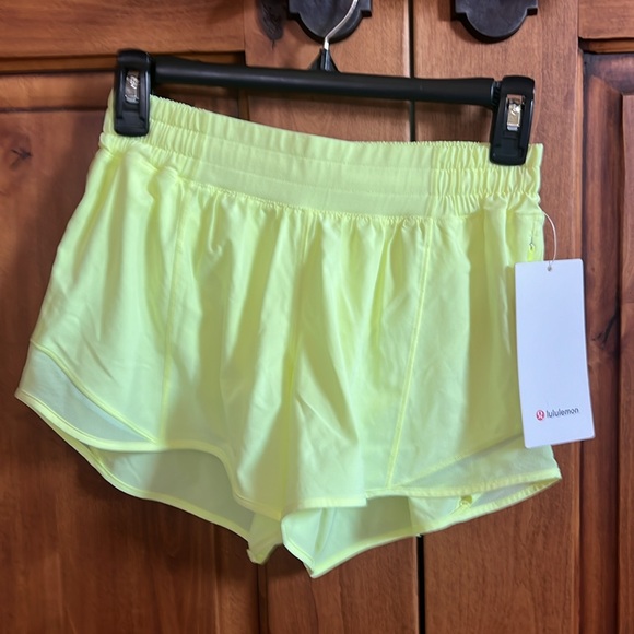 Lululemon Hotty Hot short 4” Size 6 new NWT FLFH yellow - Picture 2 of 5